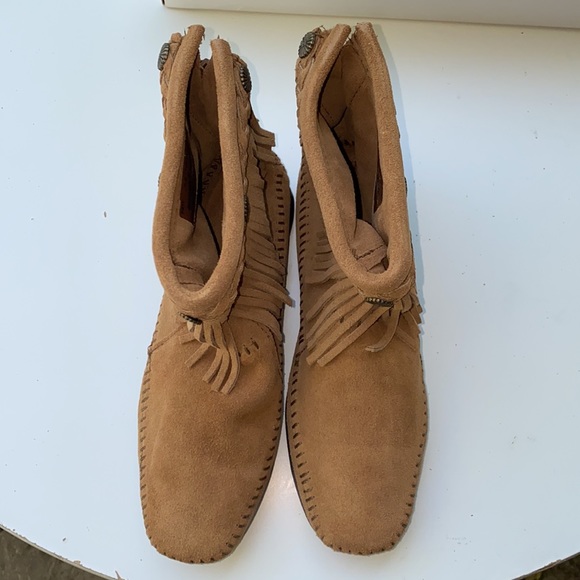 AUTH NIB MINNETONKA Hi-Top Back Zip Boot Taupe - Picture 2 of 12